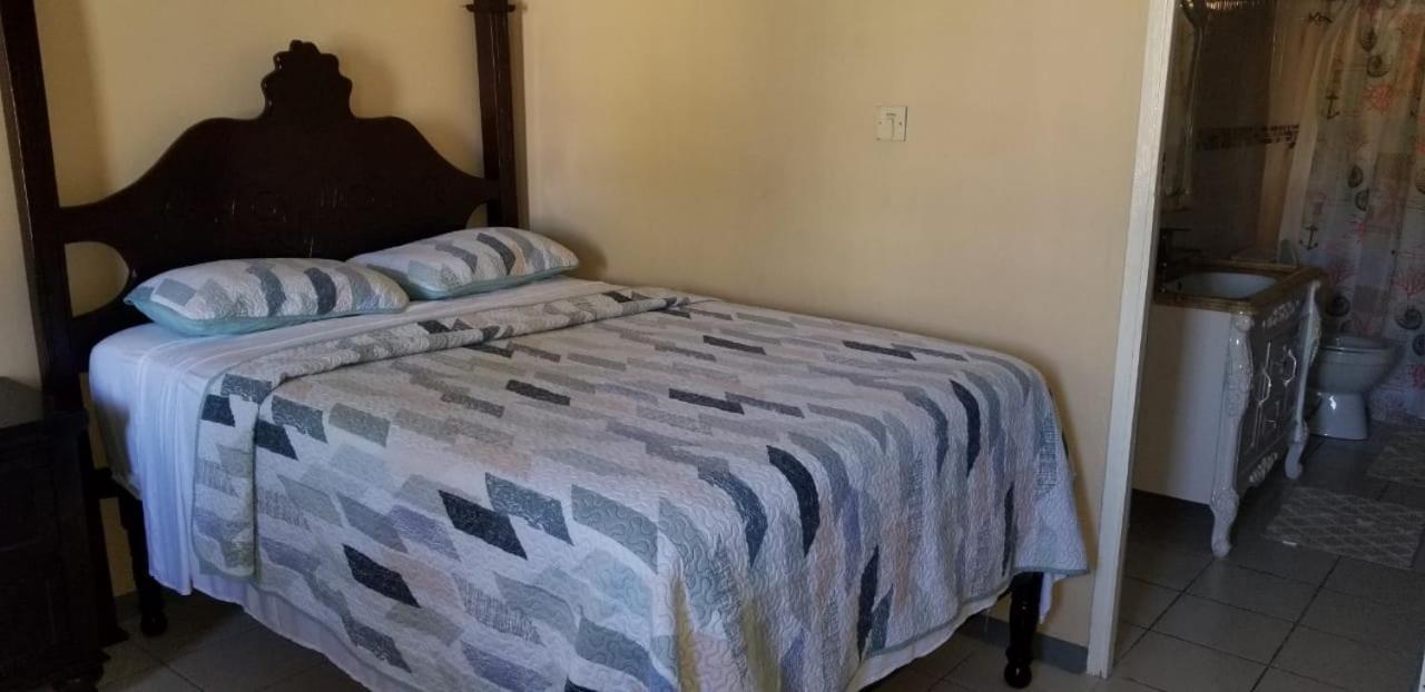 Chaudhry Holiday House Montego Bay Exterior foto