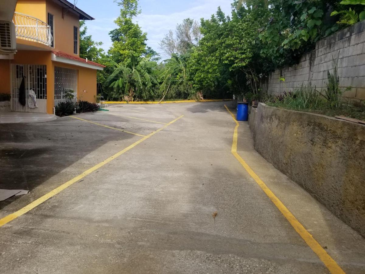 Chaudhry Holiday House Montego Bay Exterior foto